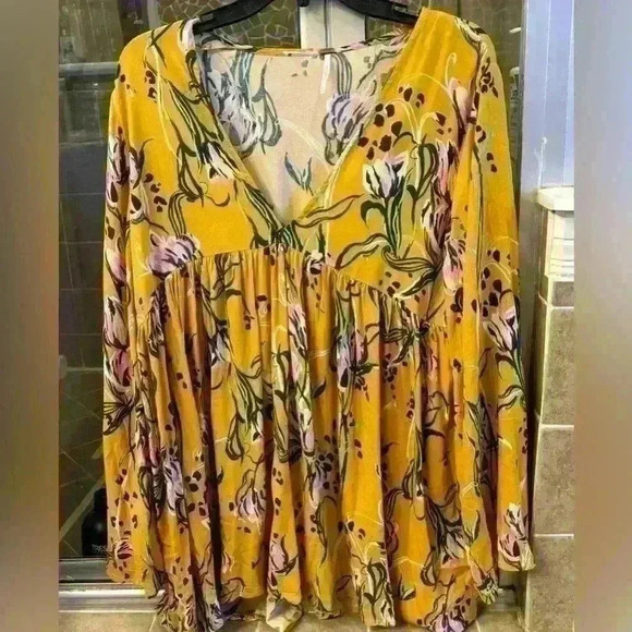 Free People Bella tunic in yellow/mustard. Size Medium. - Picture 1 of 6